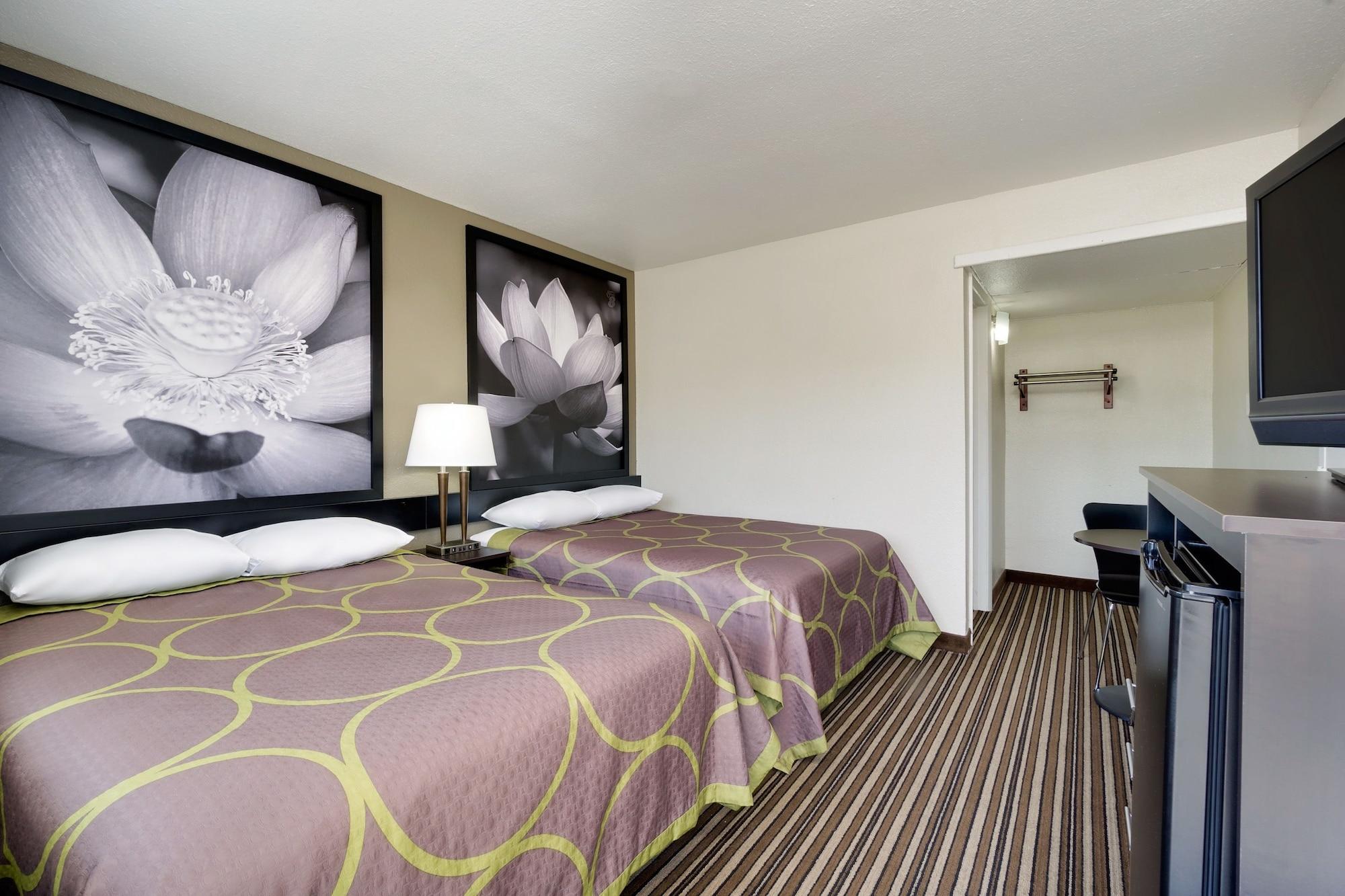 Hotel Super 8 By Wyndham 2*