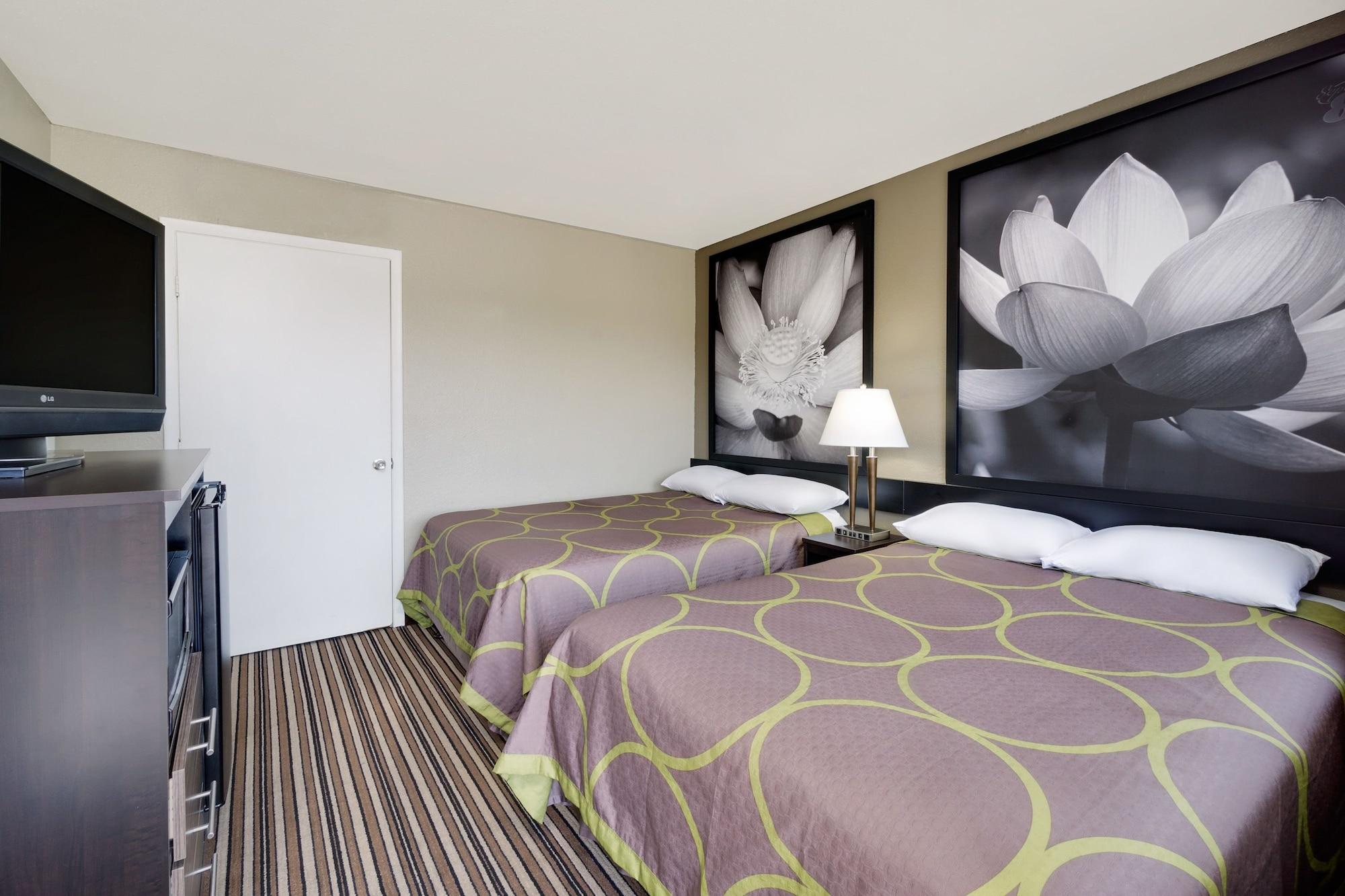 Super 8 By Wyndham Hotel