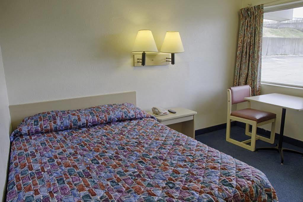 Super 8 By Wyndham Hotel Florence