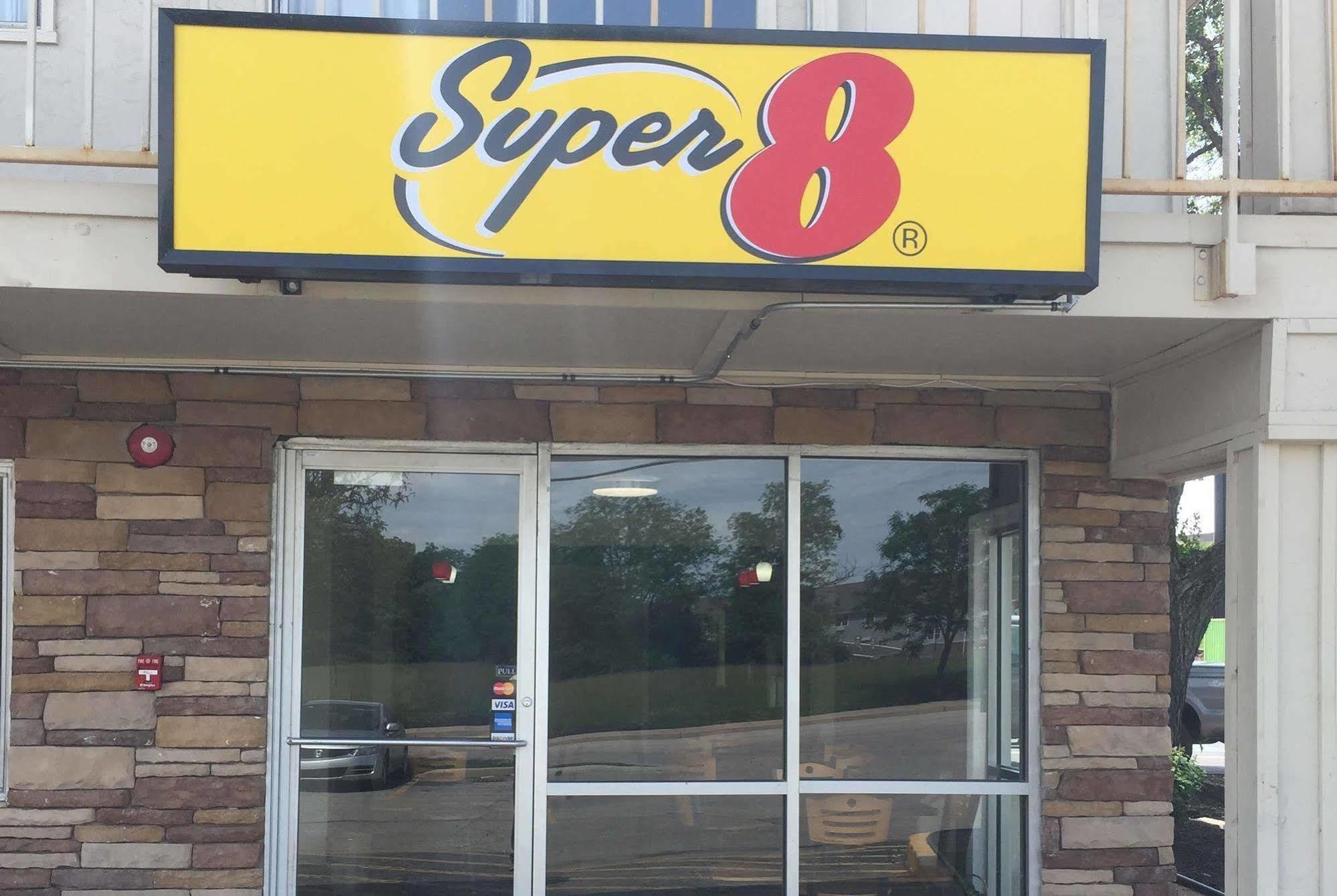 Super 8 By Wyndham Hotel 2*