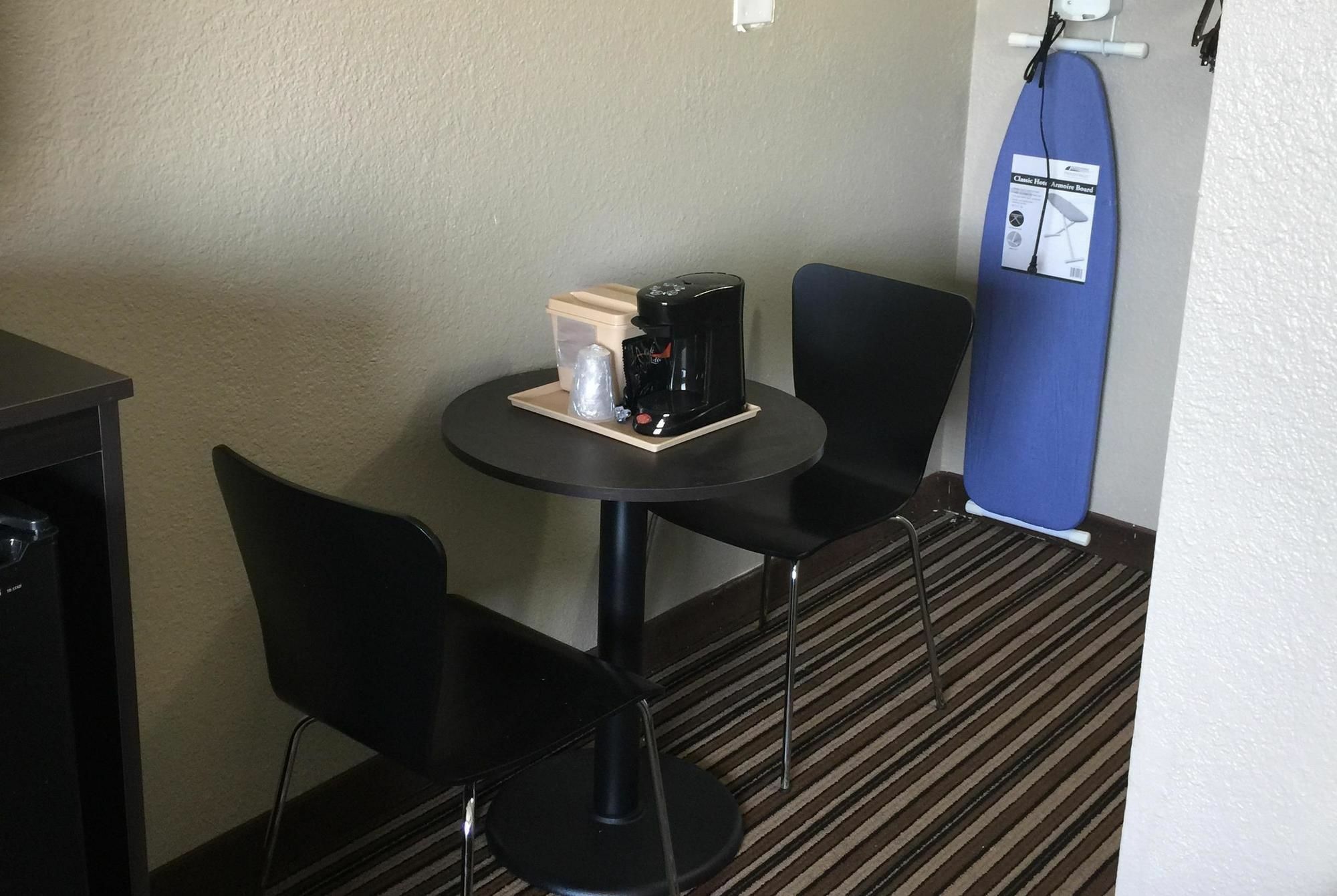 Super 8 By Wyndham Hotel